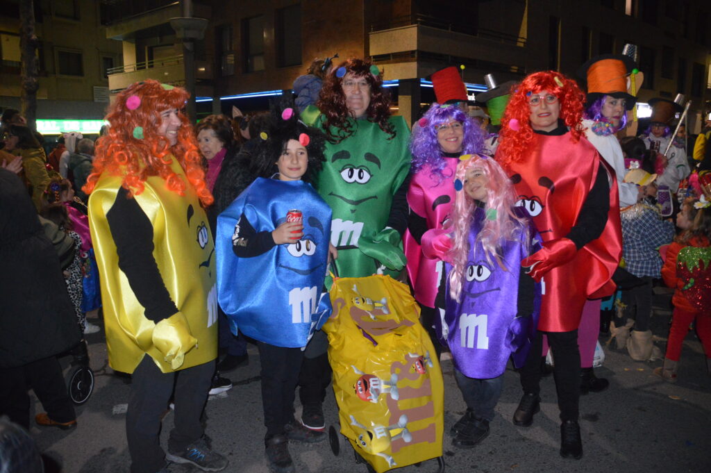 GALERÍA DE IMÁGENES | Miles de personas viven el carnaval en Béjar - 19 de febrero de 2023
