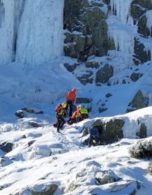 IMÁGENES Y VÍDEO| Complicado rescate de un escalador en la zona del circo de Becedas (Navacarros) - 25 de febrero de 2023