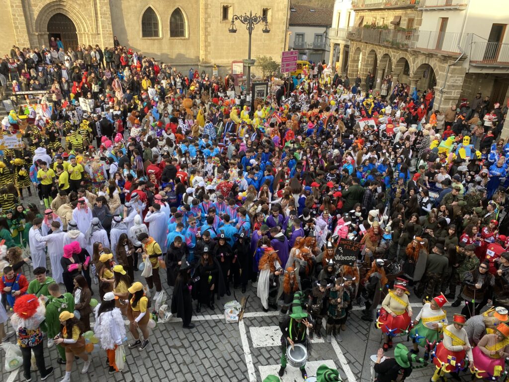 GALERÍA DE IMÁGENES | Miles de personas viven el carnaval en Béjar - 19 de febrero de 2023