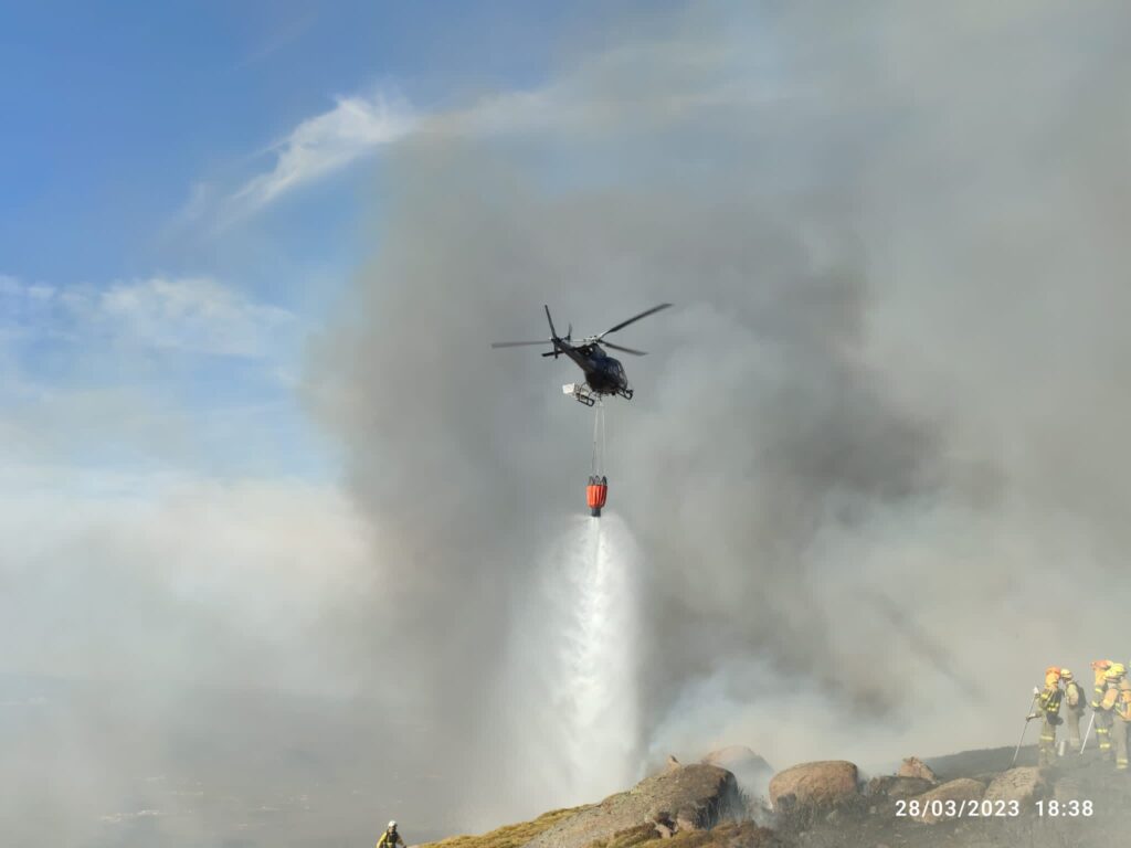 GALERÍA DE IMÁGENES| El incendio de Candelario sigue activo - 28 de marzo de 2023