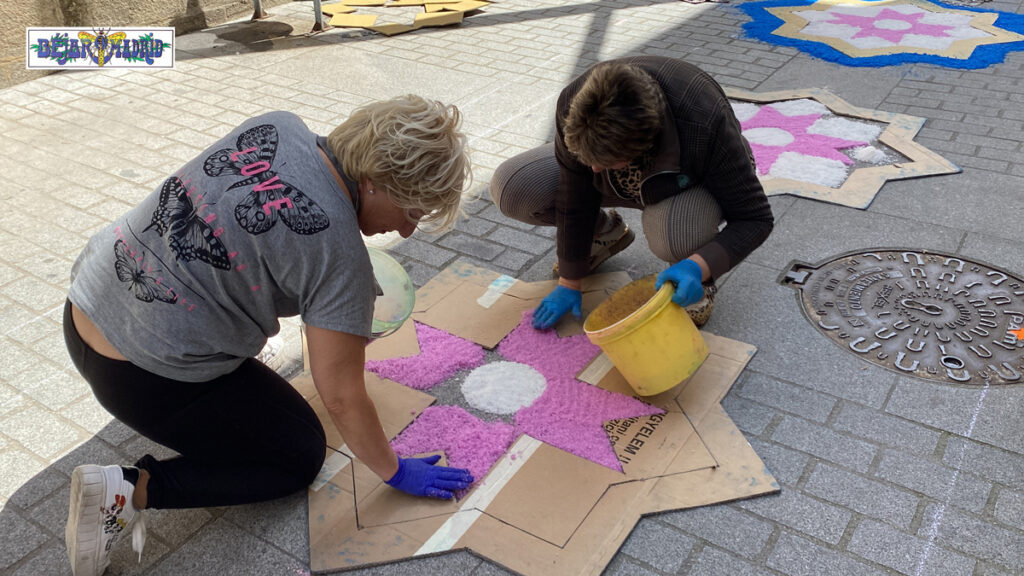 CORPUS BÉJAR Y HOMBRES DE MUSGO | vídeo e imágenes| Decenas de voluntarios trabajan en las alfombras de sal de la Vera Cruz - 10 de junio de 2023