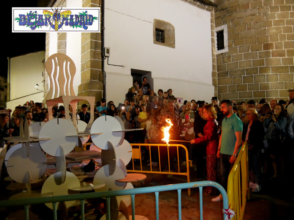 GALERÍA DE FOTOS | Béjar disfruta de su tradicional hoguera en San Juan - 24 de junio de 2023