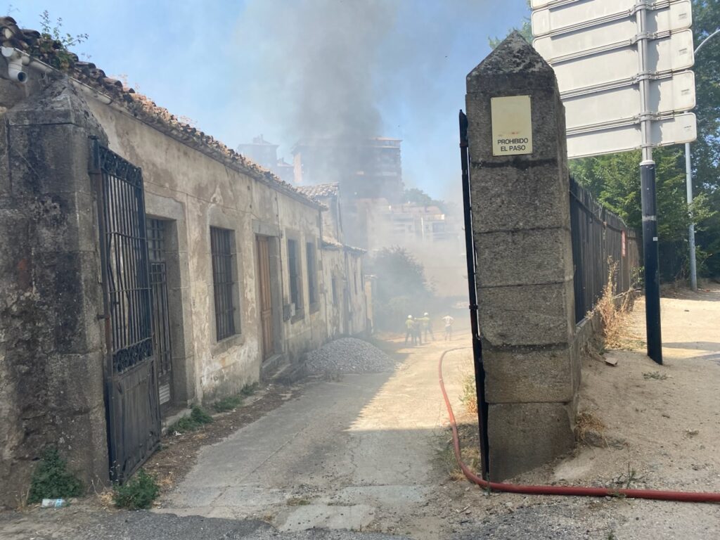 Un transformador provoca un incendio en una antigua nave en la carretera de Ciudad Rodrigo - 24 de agosto de 2023