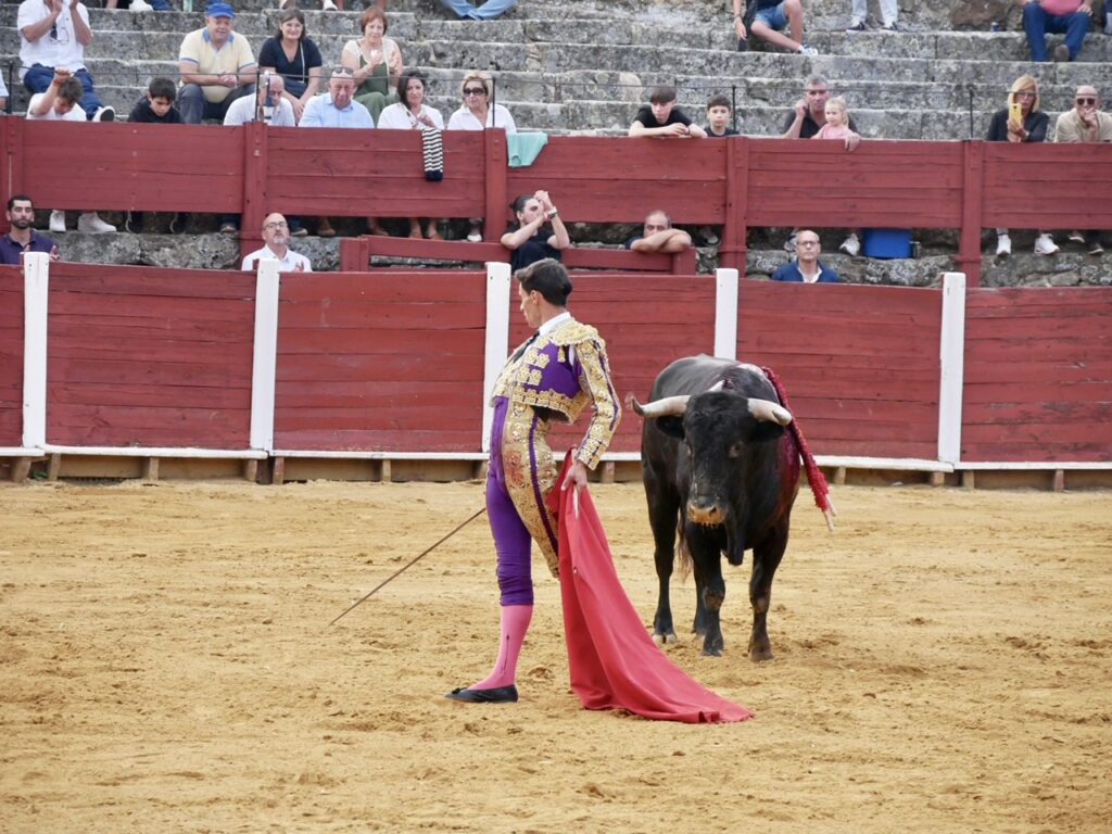 FIESTAS DE BÉJAR | Puerta grande para los toreros de la Virgen en La Ancianita - 8 de septiembre de 2023