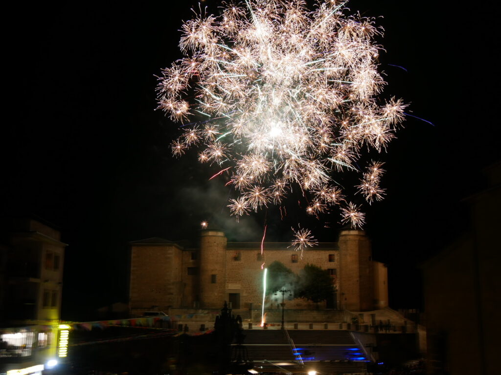 FIESTAS DE BÉJAR | La ciudad despide sus fiestas con el castillo de fuegos artificiales - 11 de septiembre de 2023