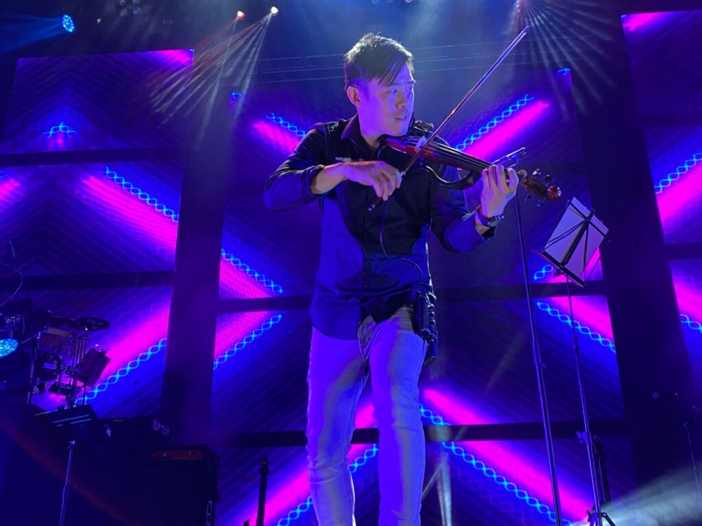 FIESTAS DE BÉJAR | Béjar vuelve a llenarse en su última noche de las fiestas con el concierto del violinista JaviLin - 10 de septiembre de 2023