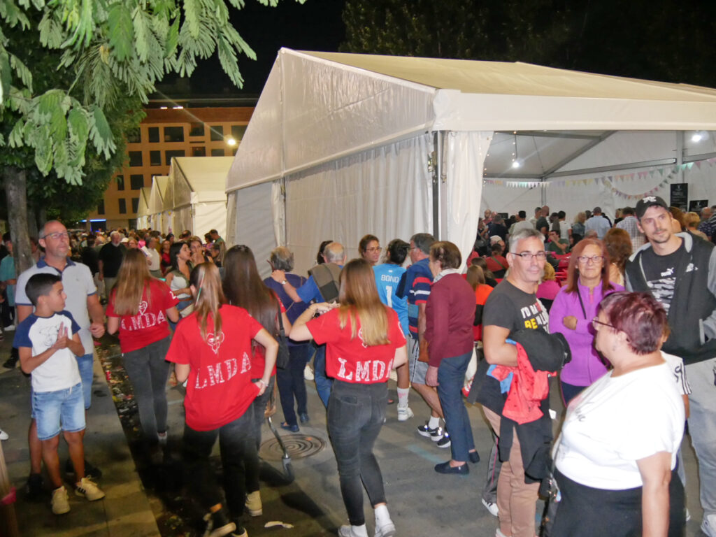 FIESTAS DE BÉJAR | Las ganas de fiestas llenan las casetas en su primera noche - 2 de septiembre de 2023