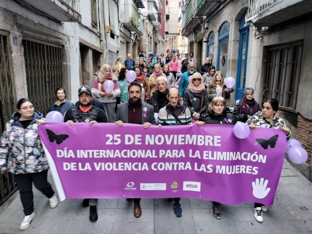 GALERÍA DE FOTOS | Béjar camina por el cese de la violencia de género y con el recuerdo de Charo, asesinada en agosto - 26 de noviembre de 2023