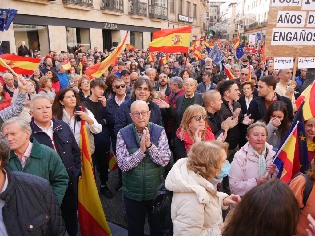 Miles de personas dicen 'no' a la amnistía y los pactos de Pedro Sánchez en Salamanca - 12 de noviembre de 2023