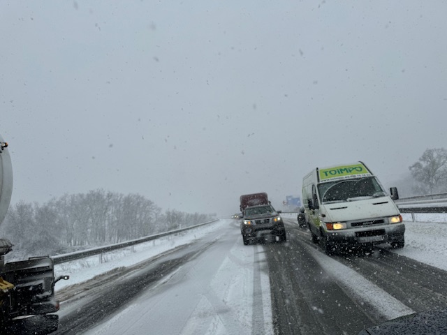 Así está la autovía con la nieve - 19 de enero de 2024