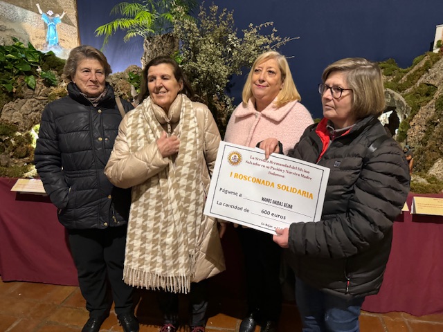 ( Fotos) La Seráfica Hermandad del Divino Salvador entrega 1.200 euros de la I Rosconada Solidaria a Manos Unidas y a AFABECO - 23 de enero de 2024