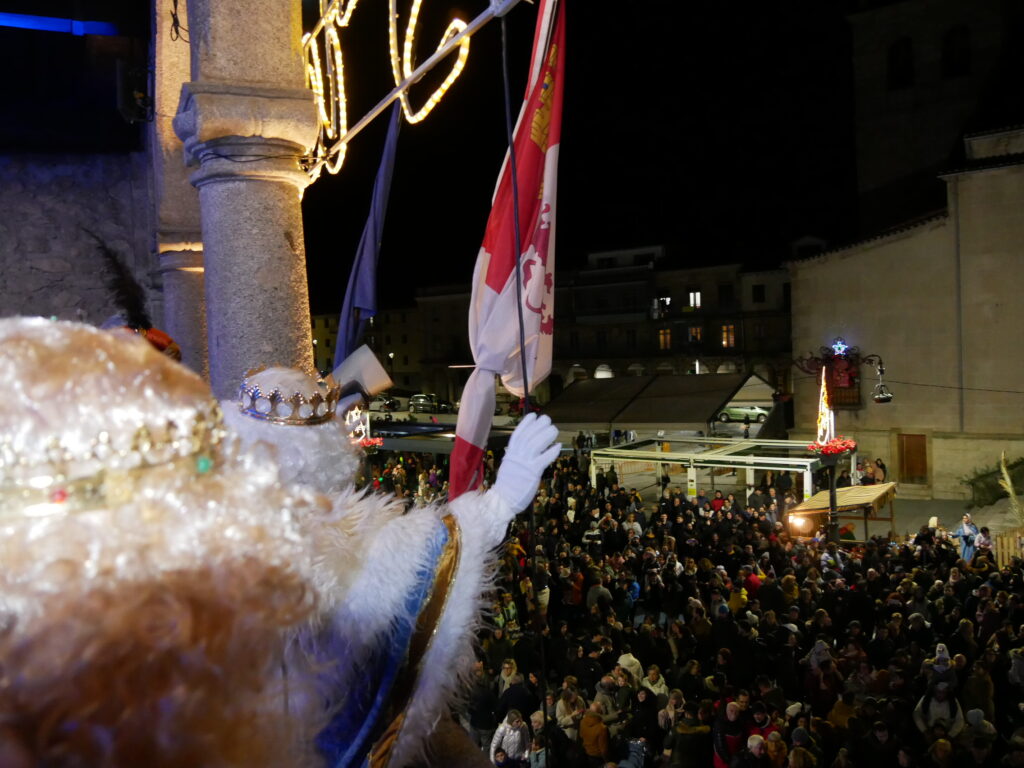 GALERÍA DE IMÁGENES | Miles de personas reciben a los Reyes Magos en Béjar - 5 de enero de 2024