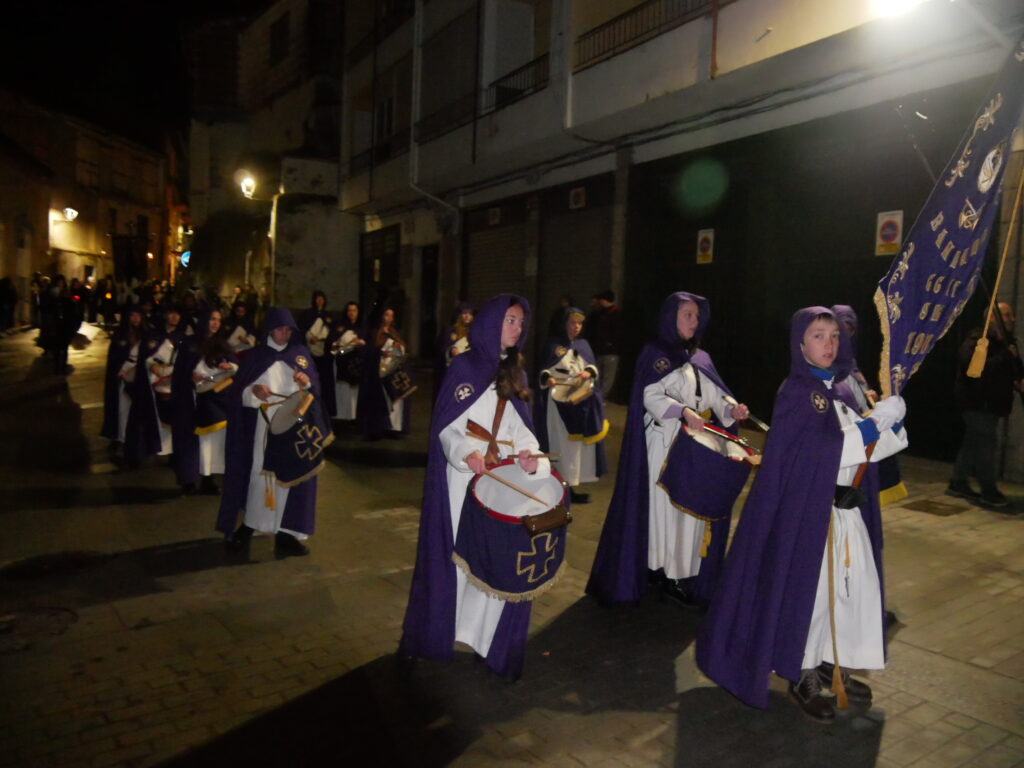 SEMANA SANTA BÉJAR 2024 | (fotos) La procesión de Soledad desafía a la lluvia y al viento - 27 de marzo de 2024