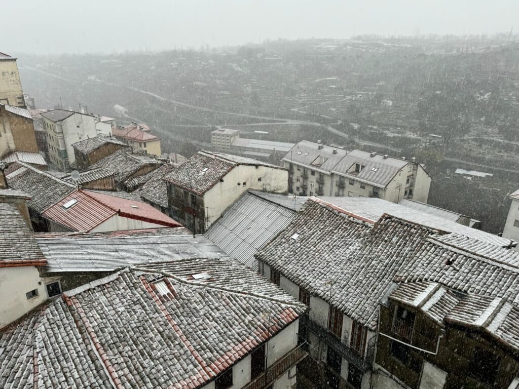 (Fotos y vídeo) La nieve llega a Béjar - 2 de marzo de 2024